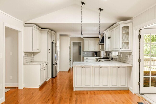 Building Photo - 2646 Caladium Dr NE