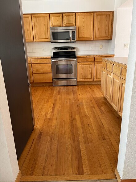 Kitchen - 2232 Sweetwater Creek Dr