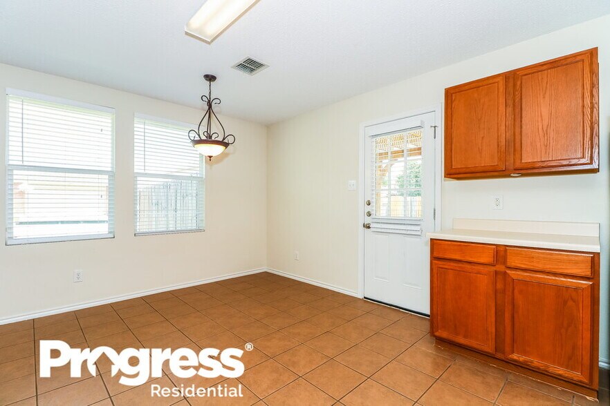 Building Photo - 16528 Woodside Dr