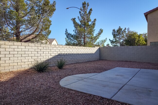 Building Photo - 9222 Cazador St