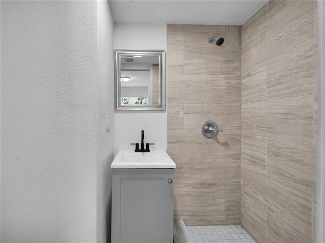 Building Photo - 40 S Linden Dr