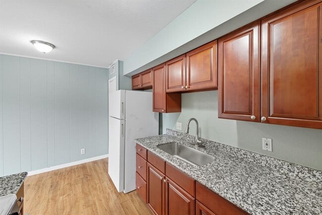 Building Photo - 2206 Mission Hill Dr
