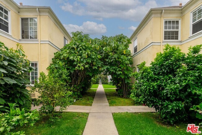 Primary Photo - 6755 Yucca St