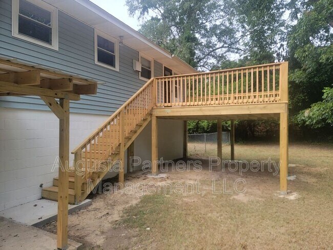 Building Photo - 322 N Hicks St