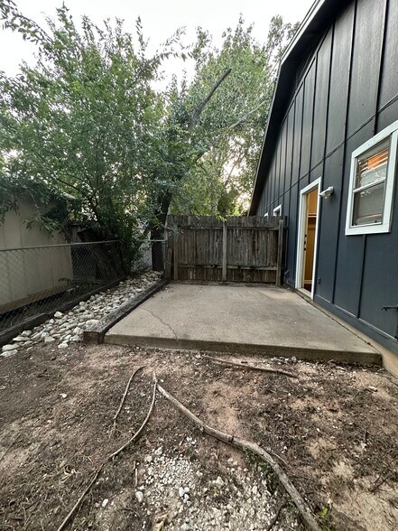 Building Photo - 1815 Gracy Farms Ln