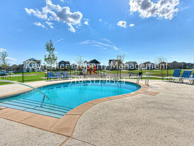 Building Photo - 12461 S Lakewood Ave