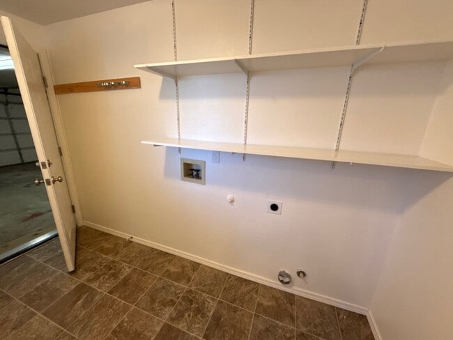 Building Photo - 1843 Olympic Dr E