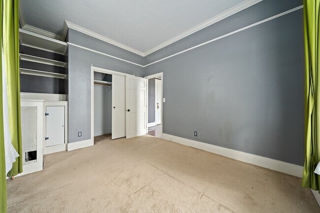 Building Photo - 391 Elm St