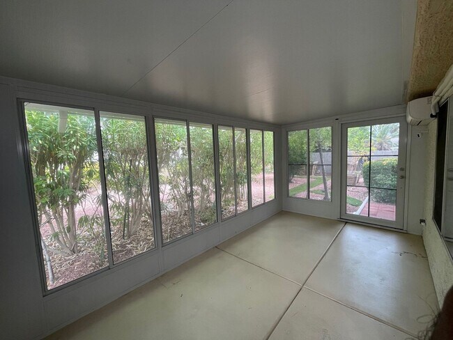 Building Photo - CHARMING 3BD/2BA HOME NEAR ELKHORN