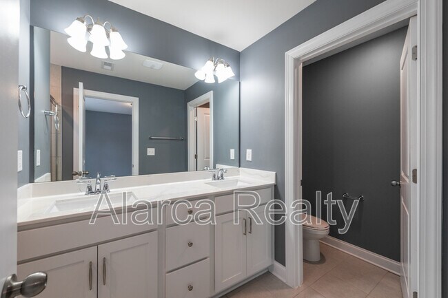 Building Photo - 113 Synandra Dr