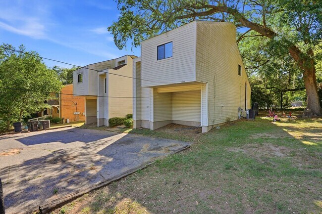 Building Photo - 1844 Larette Dr