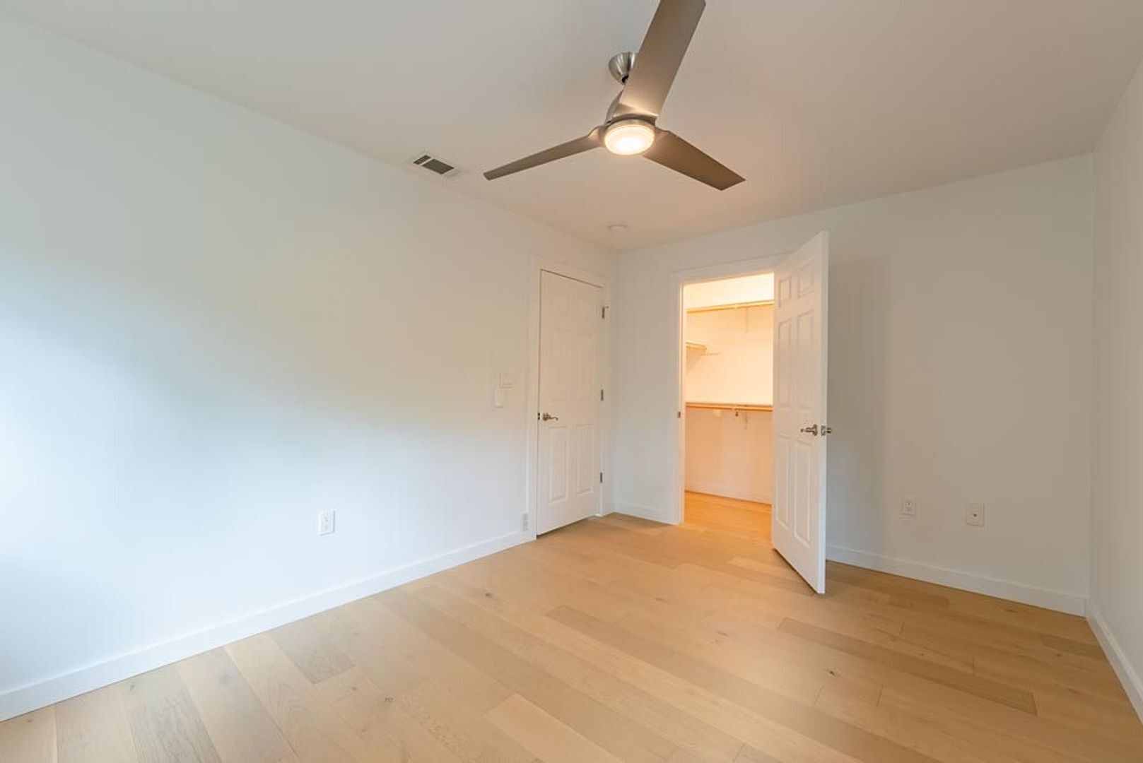Building Photo - 1601 Cloverleaf Dr