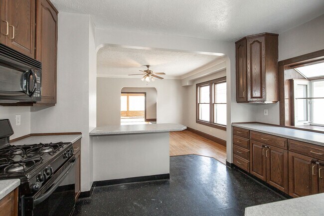 Building Photo - 14718 Bayes Ave