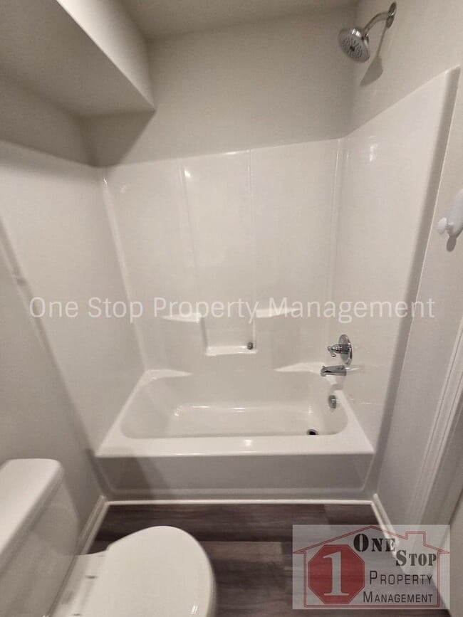 Building Photo - Beautiful 4 Bedroom 4 Bathroom in Belton!