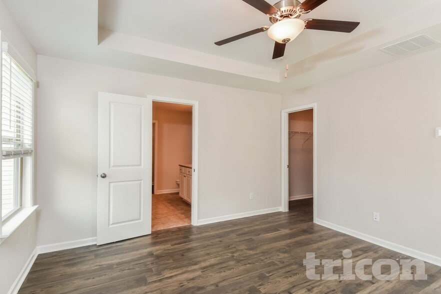 Building Photo - 151 Chapelcrest Ln