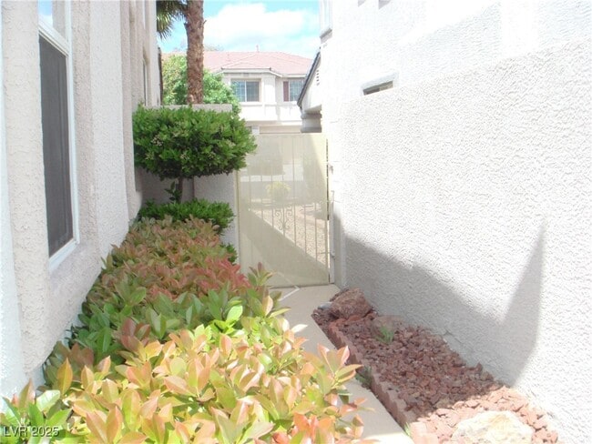 Building Photo - 608 Bianca Bay St