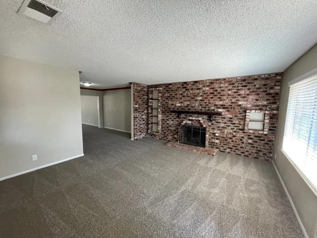 Building Photo - 11060 Davis St