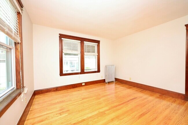 Building Photo - 360 Walden St