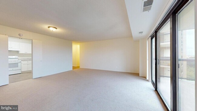 Building Photo - 307 Yoakum Pkwy