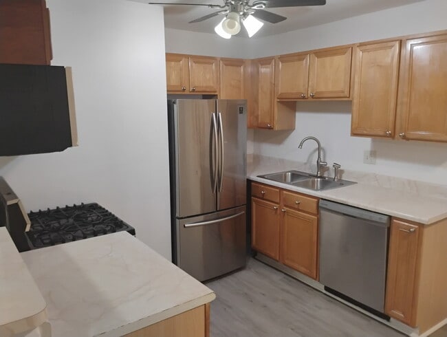 Building Photo - 2424 W Estes Ave