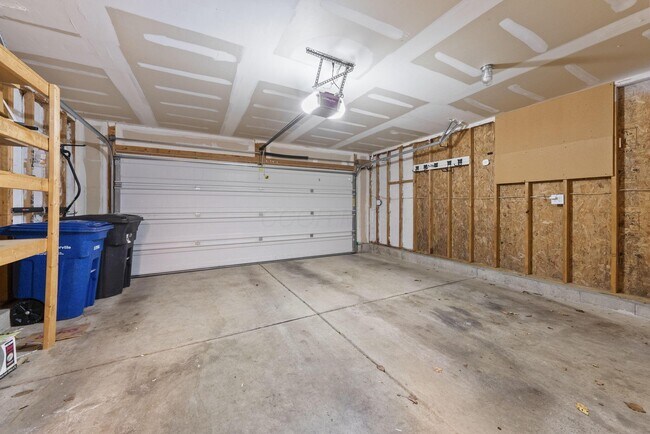 Building Photo - 397 Abbotsbury Dr