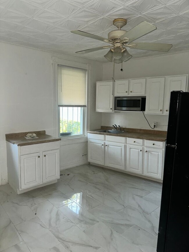 Building Photo - 2019 Cecil Ave