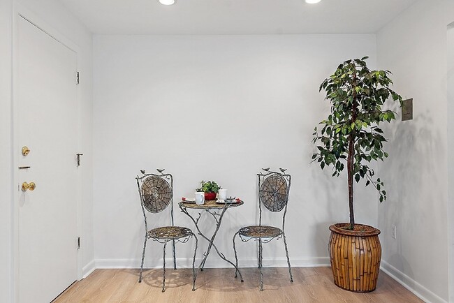 Building Photo - 272 Albion St