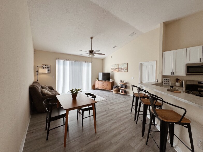 Building Photo - 2137 Winterset Dr