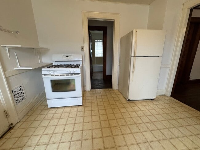 Building Photo - 213-215 N Paterson