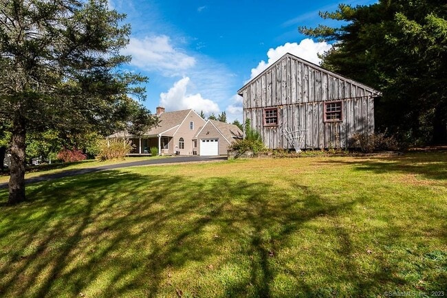 Building Photo - 131 Hemlock Dr