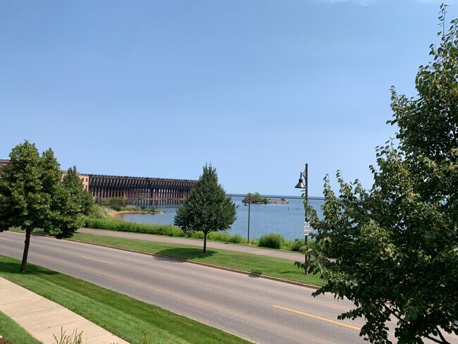 Primary Photo - 540 S Lakeshore Blvd