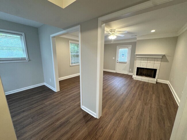 Building Photo - Five Points 6br House