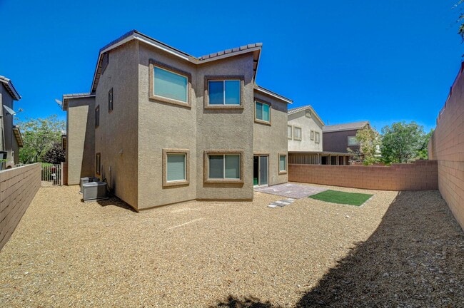 Building Photo - Beautiful DR Horton Home in Centennial Hil...
