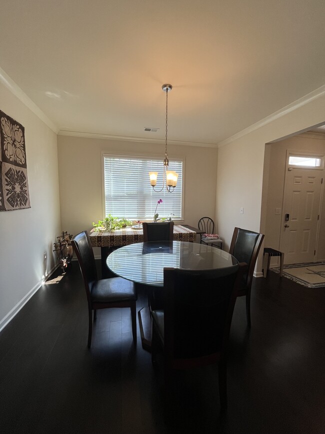 Building Photo - 1323 Weedon Dr