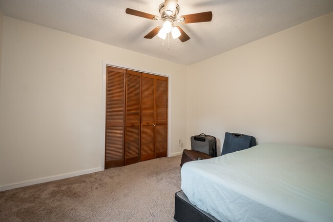 Building Photo - 115 Winterberry Dr