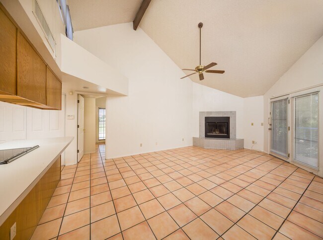 Building Photo - 2BR-2BATH  IN SOUGHT AFTER TWELVE HUNDRED ...