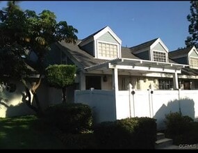 Building Photo - 804 W Grondahl St