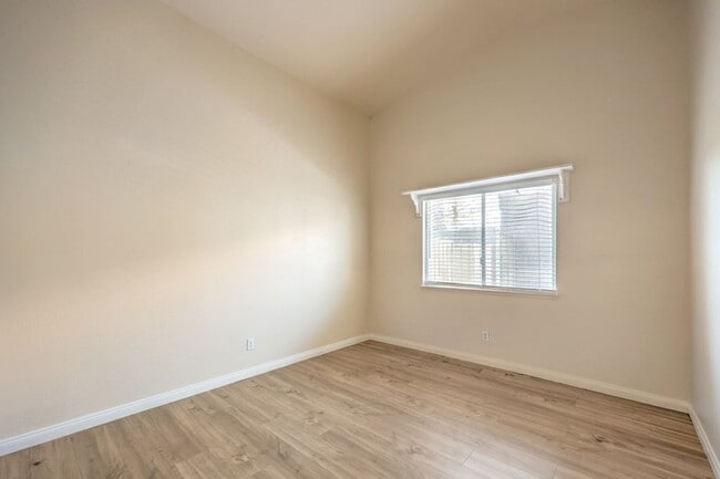 Building Photo - Stunning 4-Bedroom, 2-Bath Single-Family Home in Las Vegas