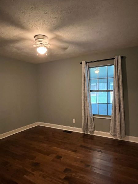 Building Photo - All updated Farragut ranch home in a great...