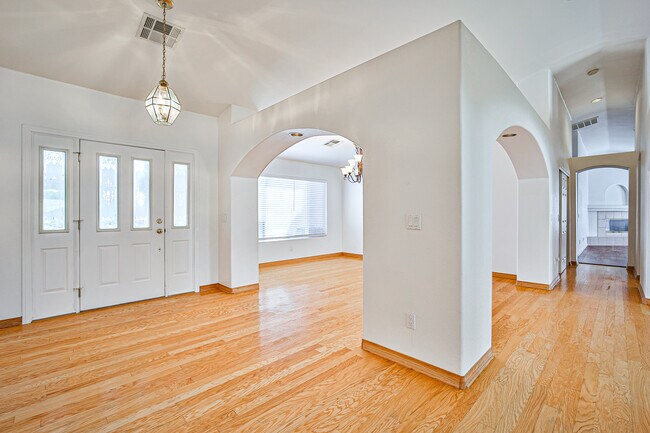 Building Photo - 6025 Egan Crest Dr