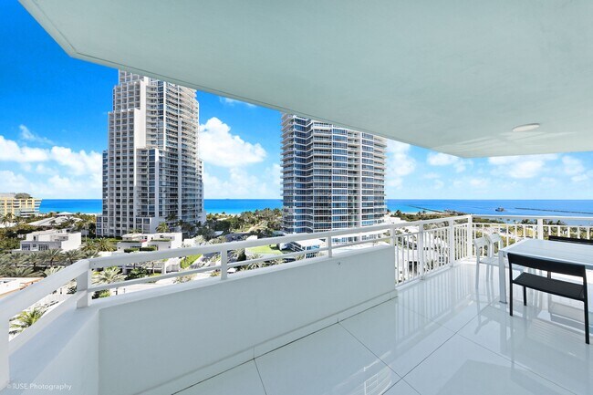 Building Photo - 400 South Pointe Dr