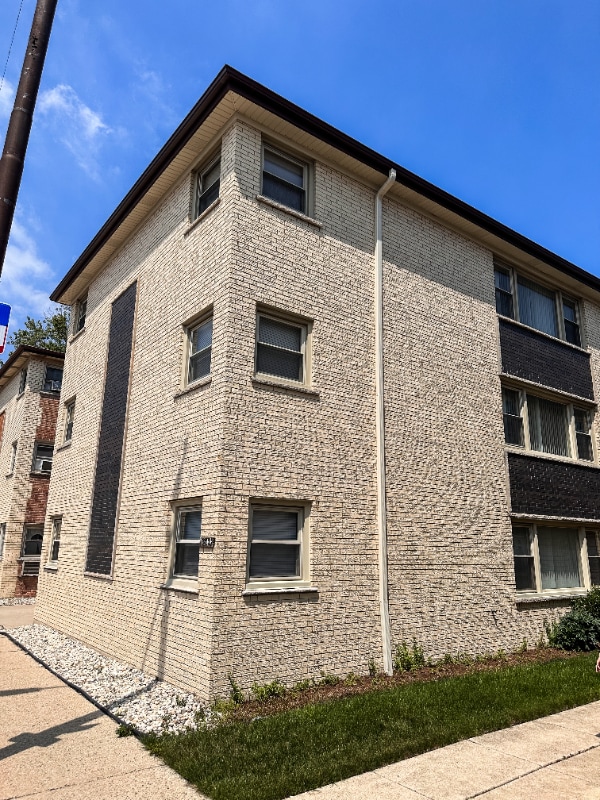 Building Photo - 7344 W Belmont Ave