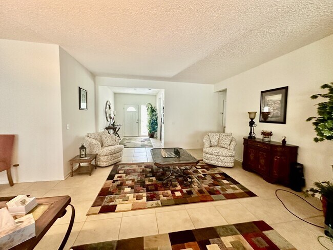 Building Photo - Large Beautifully Furnished Home in Sun City!