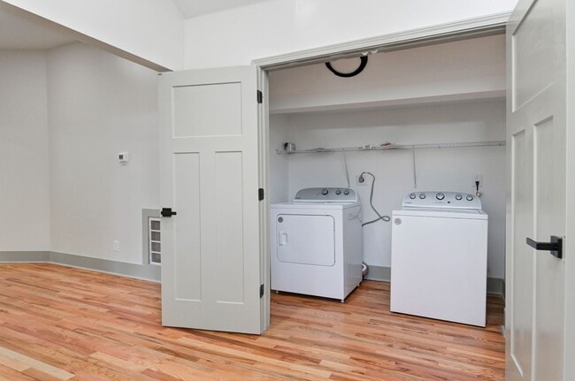 Building Photo - Pre-Leasing for the 26-27 School Year! - M...