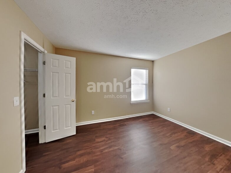 Building Photo - 5825 Columbia Cir