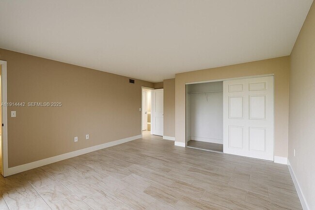 Building Photo - 1080 N Franklin Ave