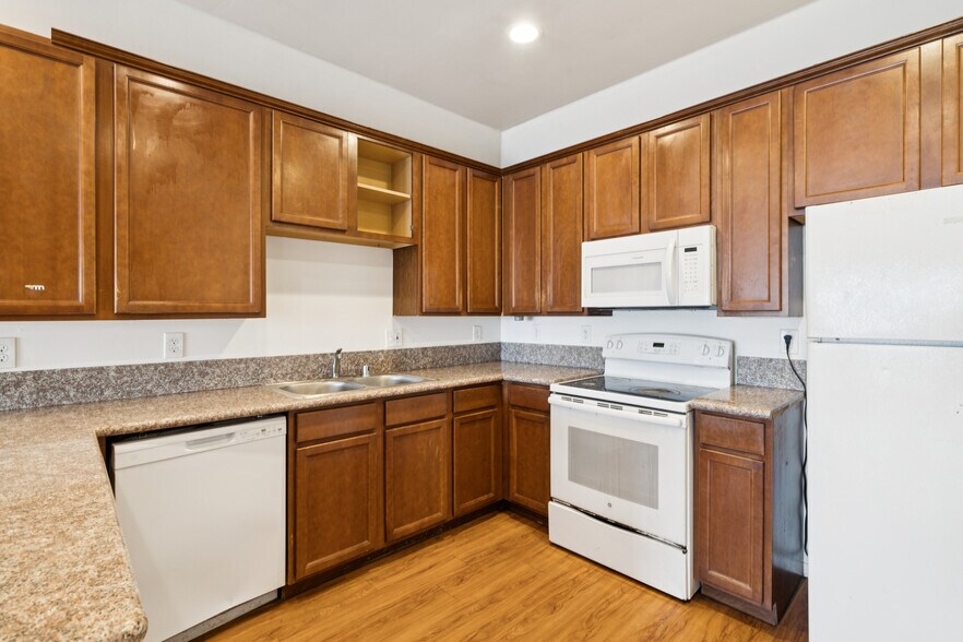 Building Photo - 6761 Del Playa Dr