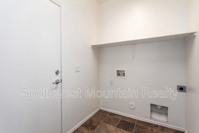 Building Photo - 28123 N Quartz Dr