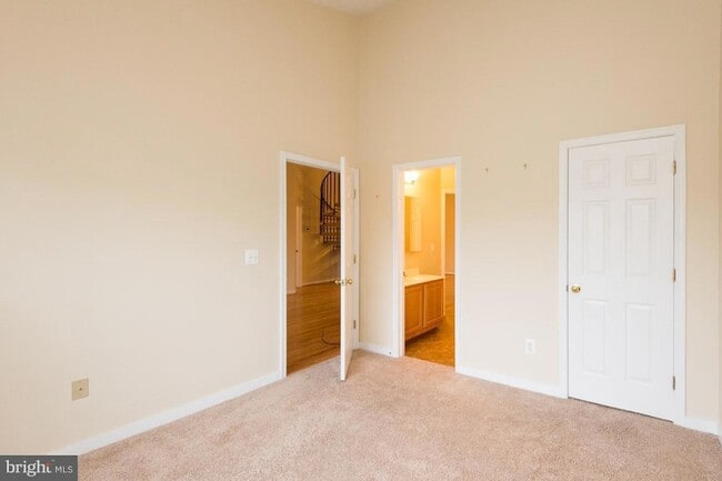 Building Photo - 2013 Warners Terrace S