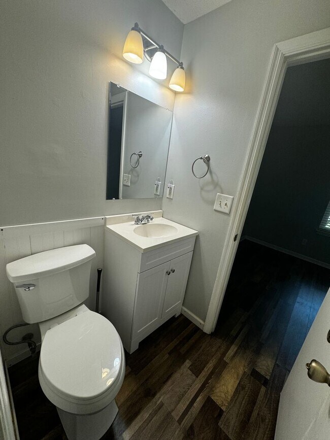 Building Photo - Updated Duplex in Ladson